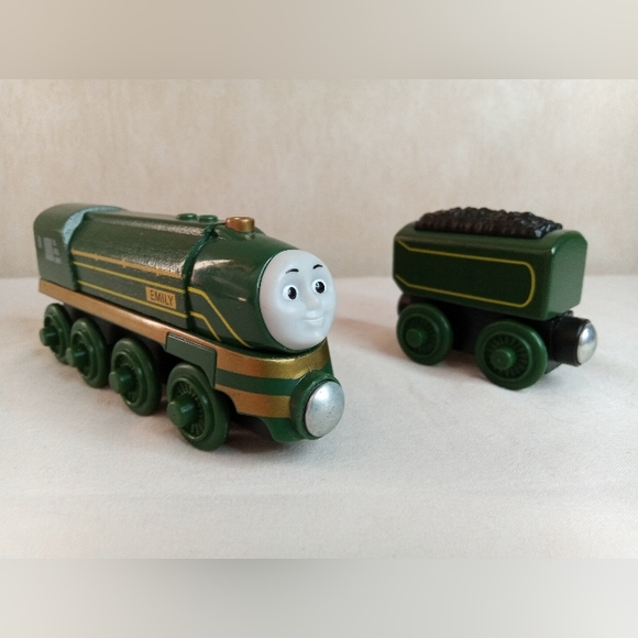Thomas The Tank Engine and Friends Streamlined Emily w/Tender Wooden Railway - Picture 2 of 8
